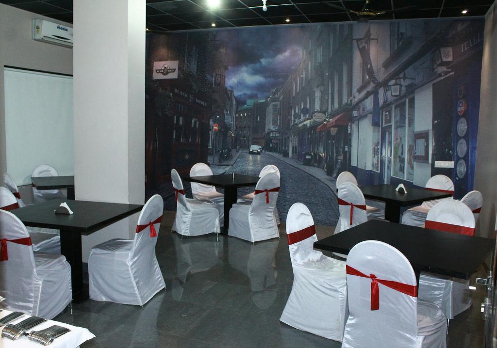 The Sky Court Hotel Aurangabad  Exterior foto